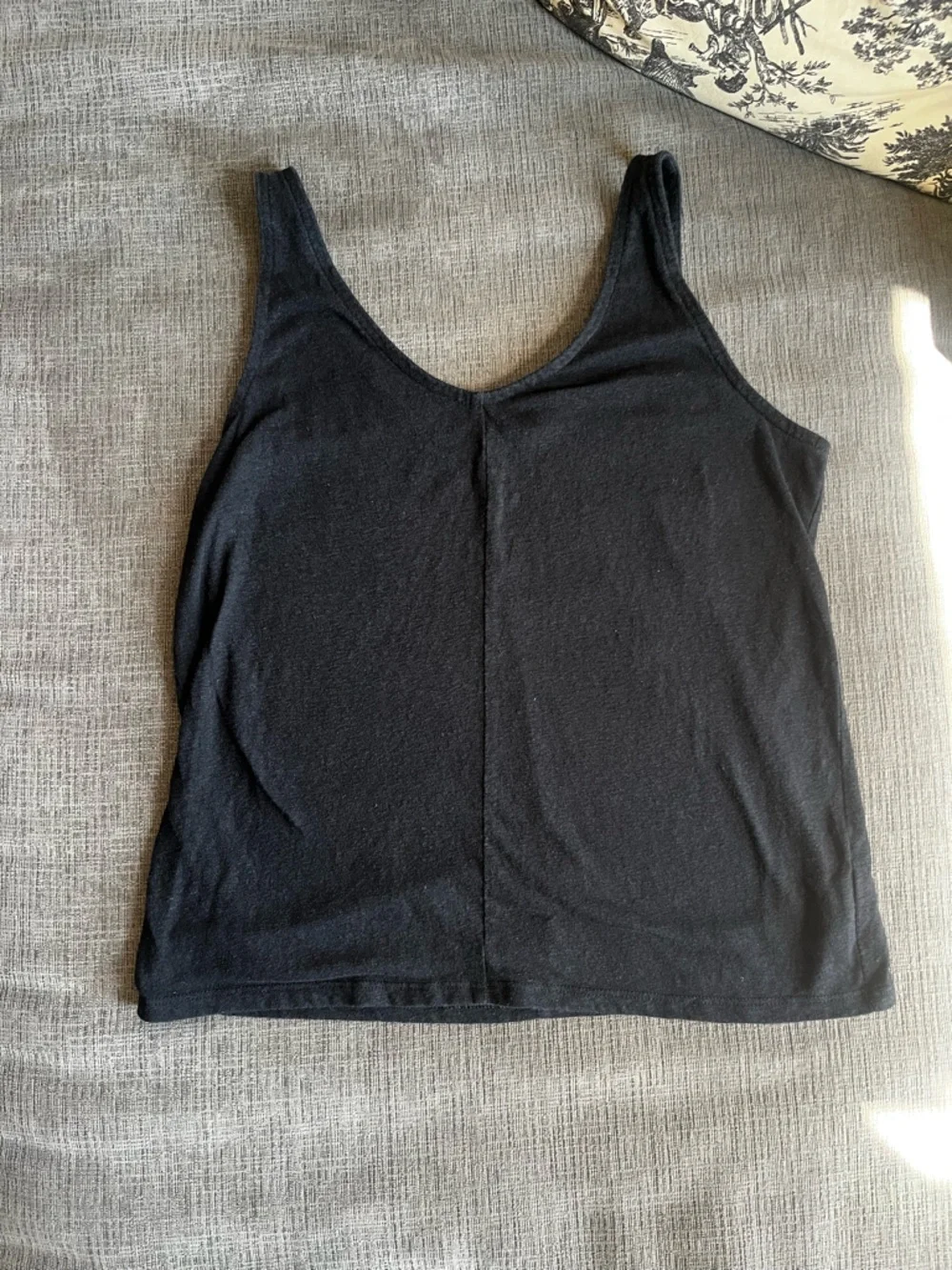 GAP Black Scoop Neck Tank Top - Picture 1 of 2